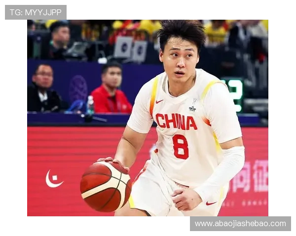 中国男篮新帅亮相备战世界杯 强调年轻球员培养与防守提升