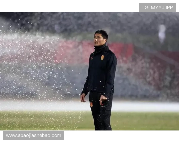 国足新帅亮相备战世预赛球员状态回暖引发球迷期待媒体关注战术调整